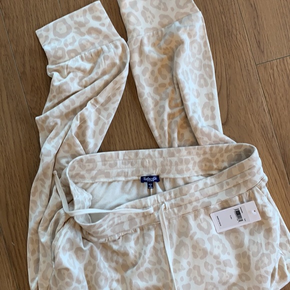 💕HP💕Splendid supersoft canyon leopard cream jogger sweatpants - Picture 7 of 11